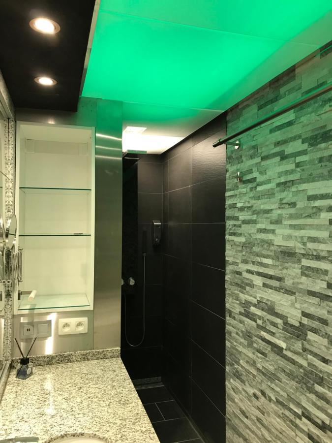 Caravaggio Boutique Suites แอนต์เวิร์ป ภายนอก รูปภาพ